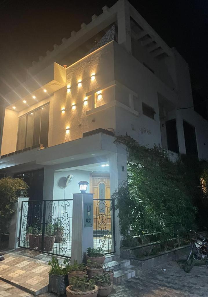 Grey Orchard Homestay - A Family Place Lahor Dış mekan fotoğraf